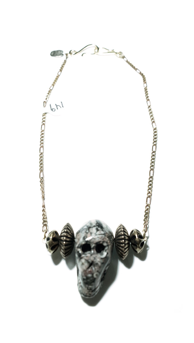  	Lynnie B. Multi-Colored Stone Skull Bead Necklace Jewelry 