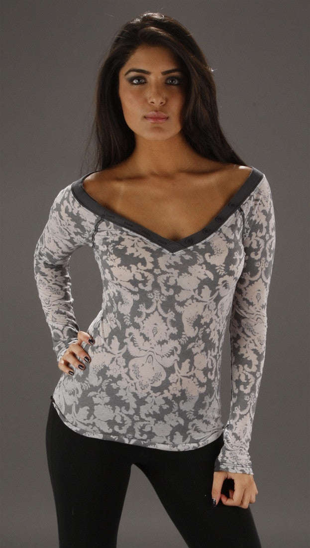 So Nikki Flower Burnout Tee in Gray