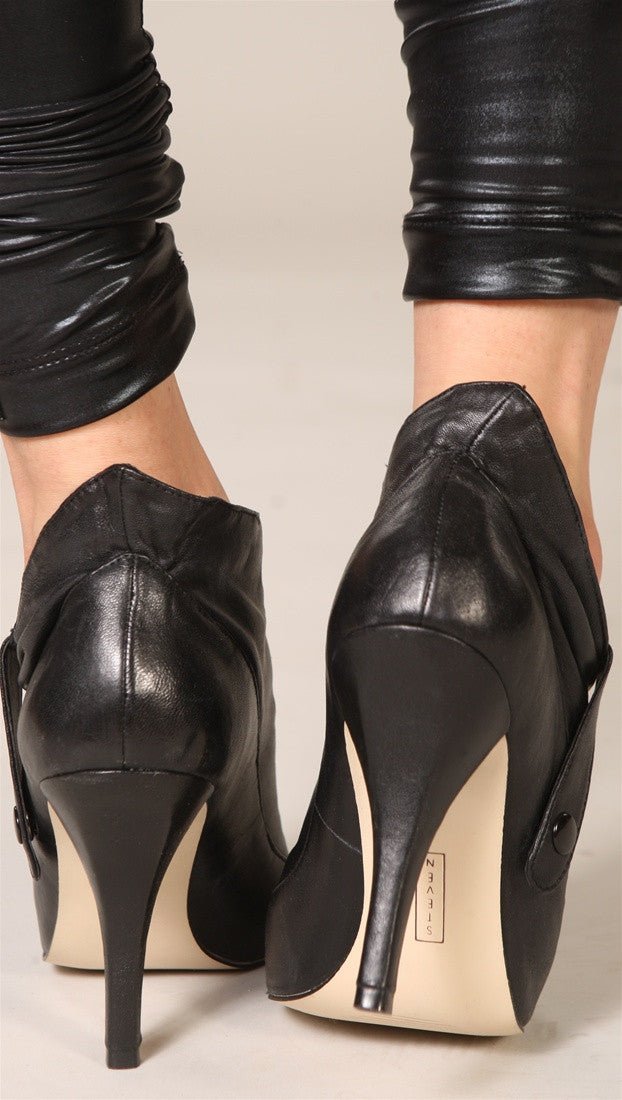 Steve madden black top open toe booties